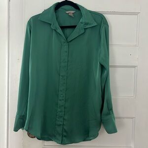 H and M small green button down